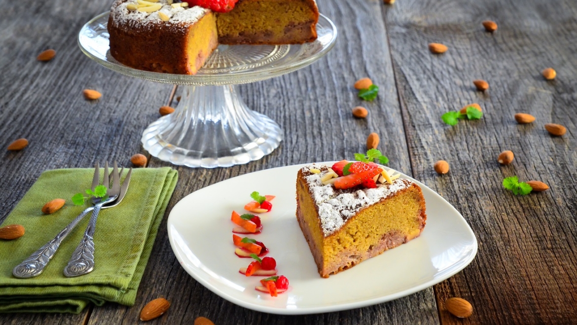 Rustikalna torta od prosa i badema s jagodama