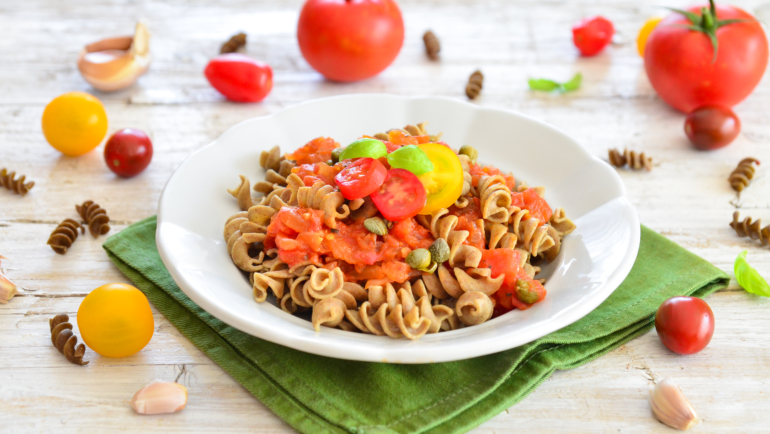 Fusilli od pirovog i bučinog brašna sa šalšom od rajčica
